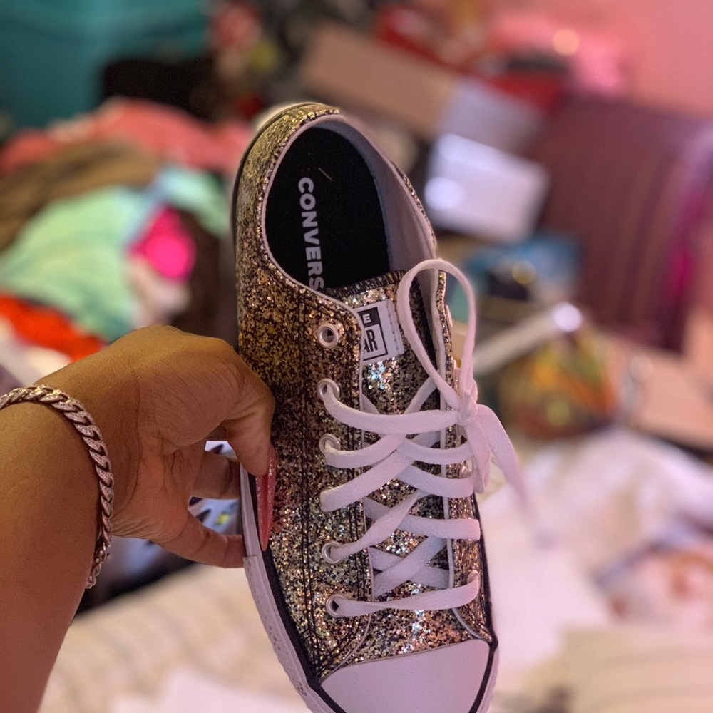Converses - Picture 4 of 9